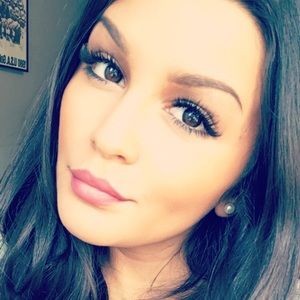 Meet your Posher, Cassandra